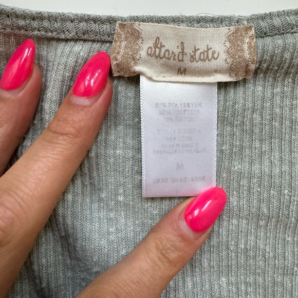 long sleeve crop - Picture 2 of 2